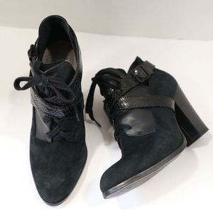 Gianni Bini size 8M black suede heeled lace up ankle booties